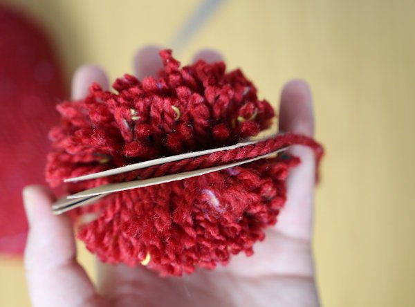 How To Make Your Own Festive Pom Pom Wool Gonk